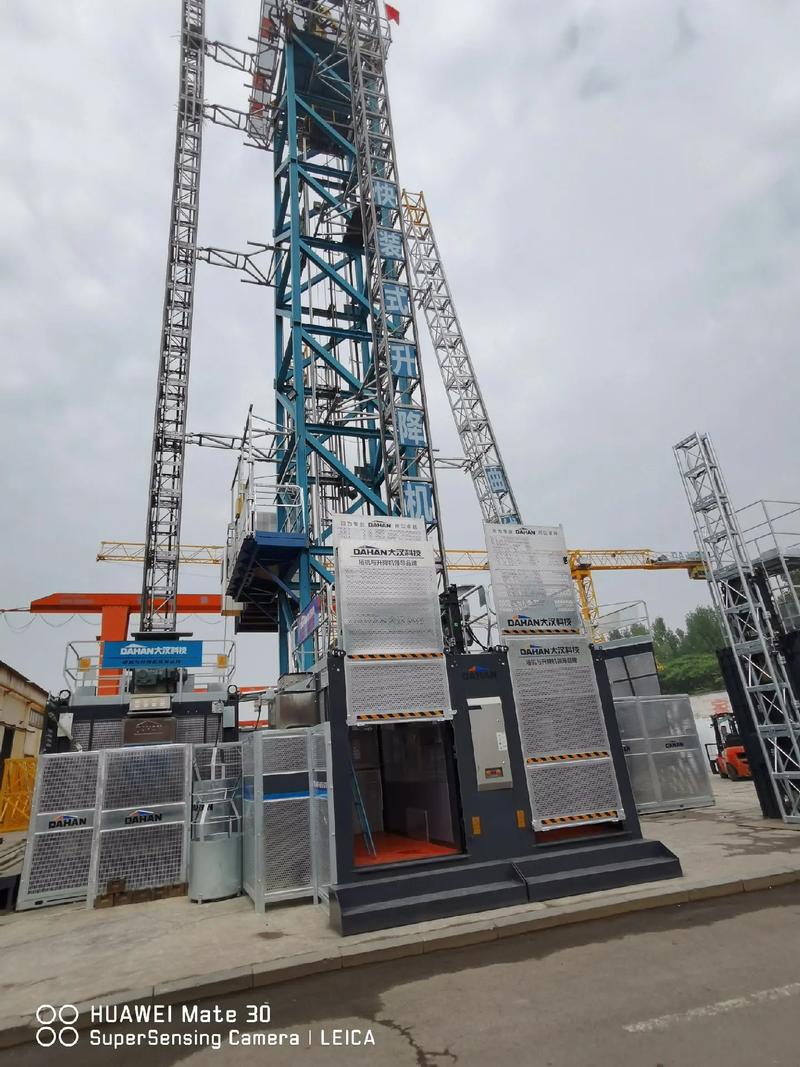 電梯、物料機與塔機租賃在工程建設中的關鍵作用